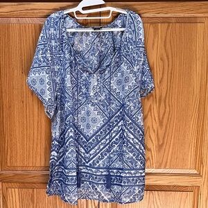 Evans Blue and White Patterned Top, EUC, Size 16